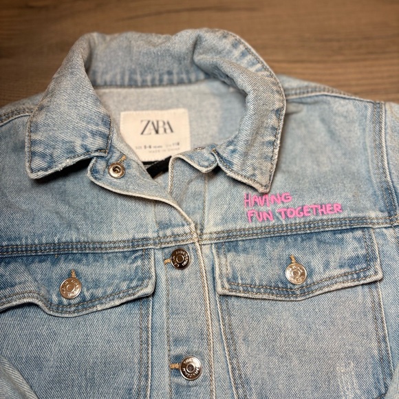 Zara Light Blue Denim Jacket with Pink Embroidered Detail - Picture 4 of 6
